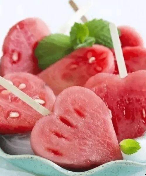 网红吃100斤瓜,场面壮观引热议  第3张